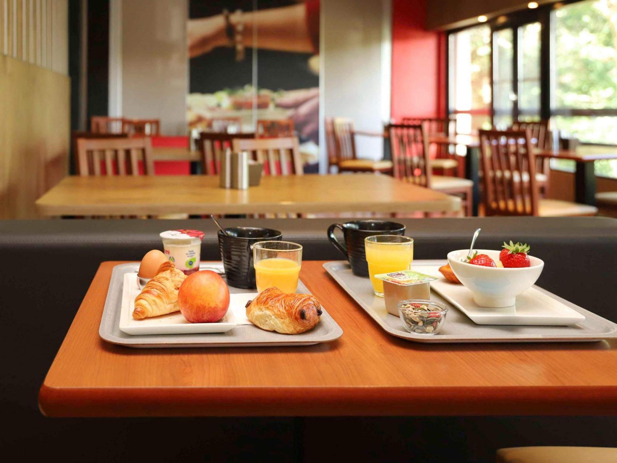 Ibis Egletons Hotel Bagian luar foto
