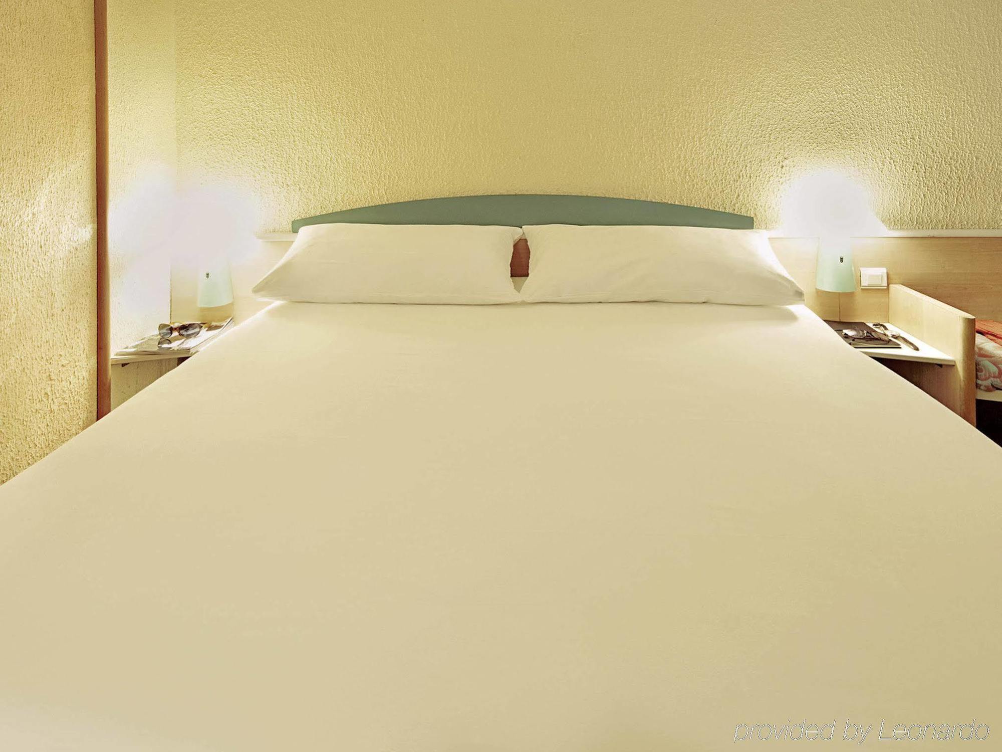 Ibis Egletons Hotel Bagian luar foto