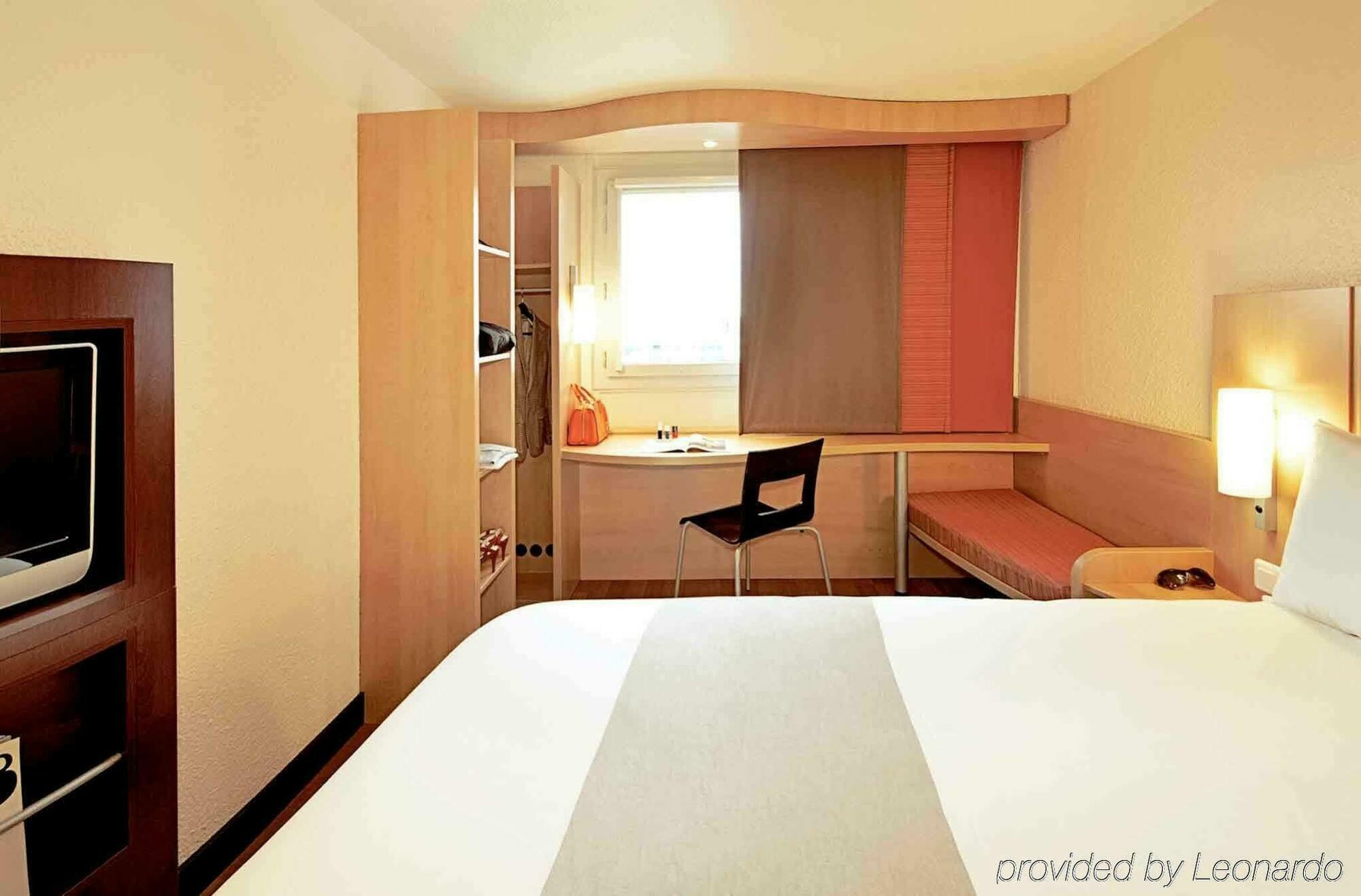 Ibis Egletons Hotel Bagian luar foto